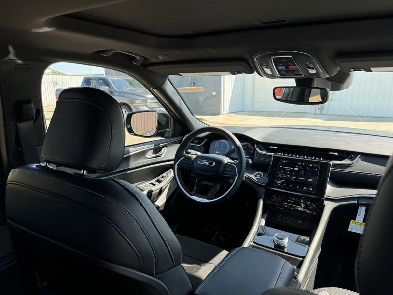2024 Jeep Grand Cherokee Altitude XImage 30