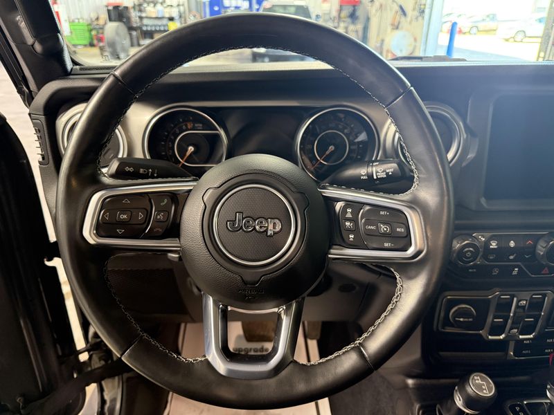Used 2020 Jeep Gladiator OverlandImage 24