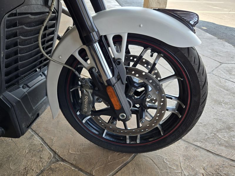 USED 2021 INDIAN MOTORCYCLE CHALLENGER DARK HORSE Image 24