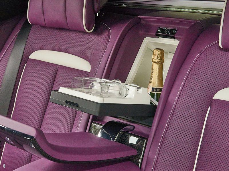 New 2026 Rolls-Royce Cullinan Black BadgeImage 24