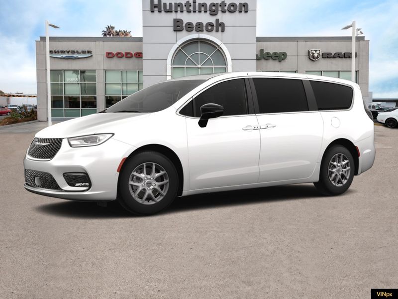 2024 Chrysler Pacifica Touring LImage 2