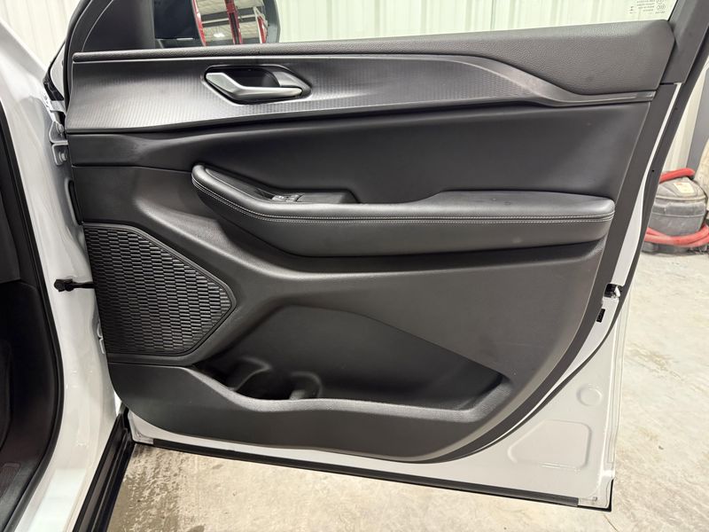 Used 2024 Jeep Grand Cherokee L LaredoImage 14