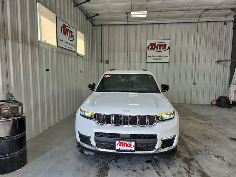 New 2025 Jeep Grand Cherokee L Limited 4x4Image 37