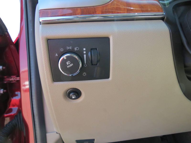 Used 2012 Jeep Grand Cherokee Overland 4x4 4dr SUVImage 10