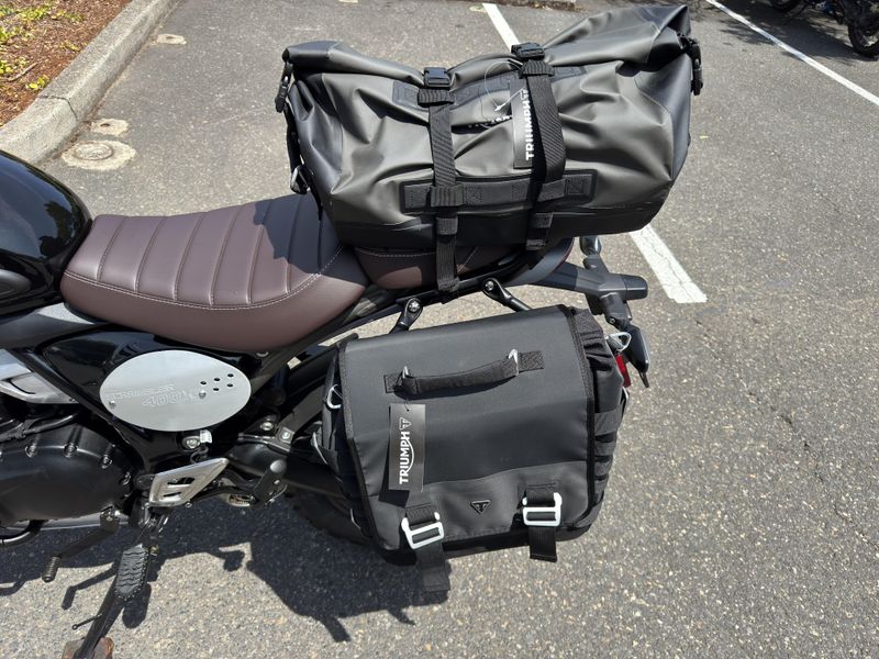2025 Triumph SCRAMBLER 400 X - PHANTOM BLACK - SILVER ICE 