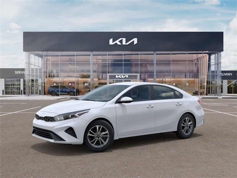 2024 Kia Forte LXSImage 3