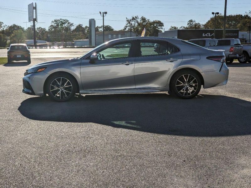 2022 Toyota Camry SEImage 6