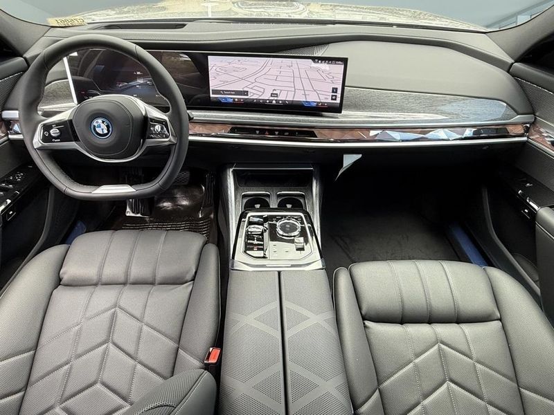2025 BMW M5 BaseImage 26