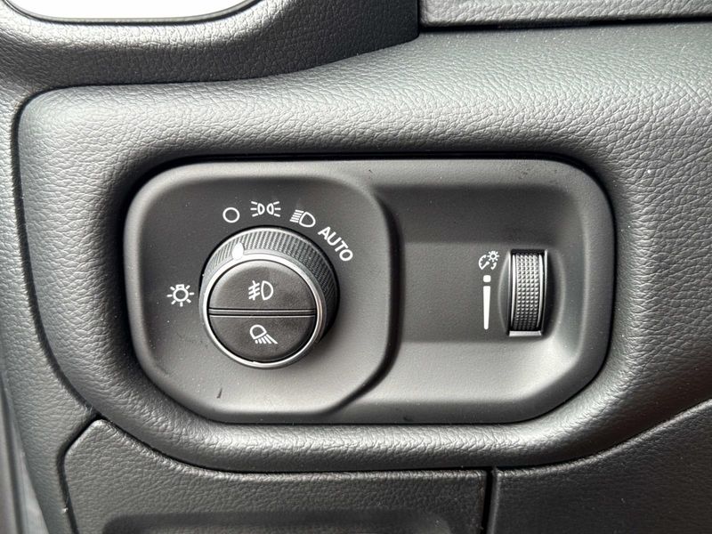 New 2026 RAM 1500 Big Horn Crew Cab 4x2 5'7' Box