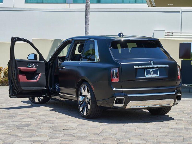 New 2027 Rolls-Royce Cullinan Image 9