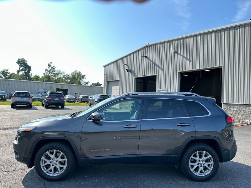 2015 Jeep Cherokee LatitudeImage 9