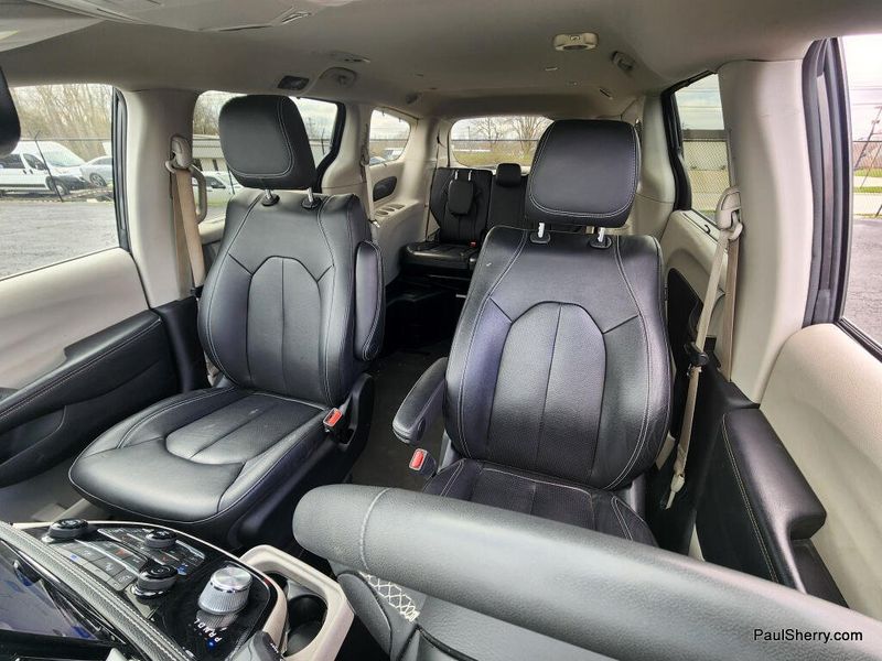 Used 2022 Chrysler Pacifica Touring L