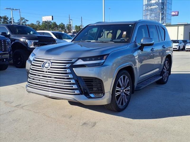 2024 Lexus LX 600 LuxuryImage 2