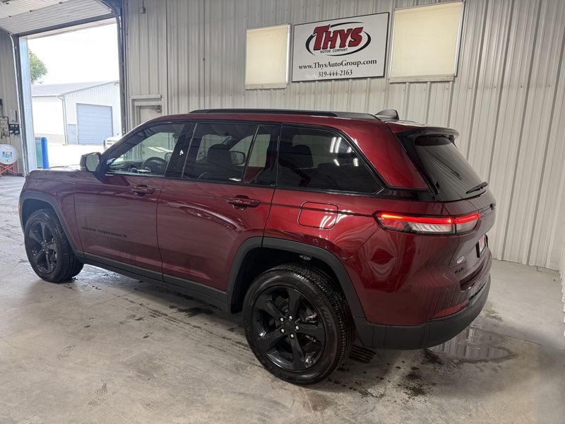 Used 2025 Jeep Grand Cherokee AltitudeImage 13