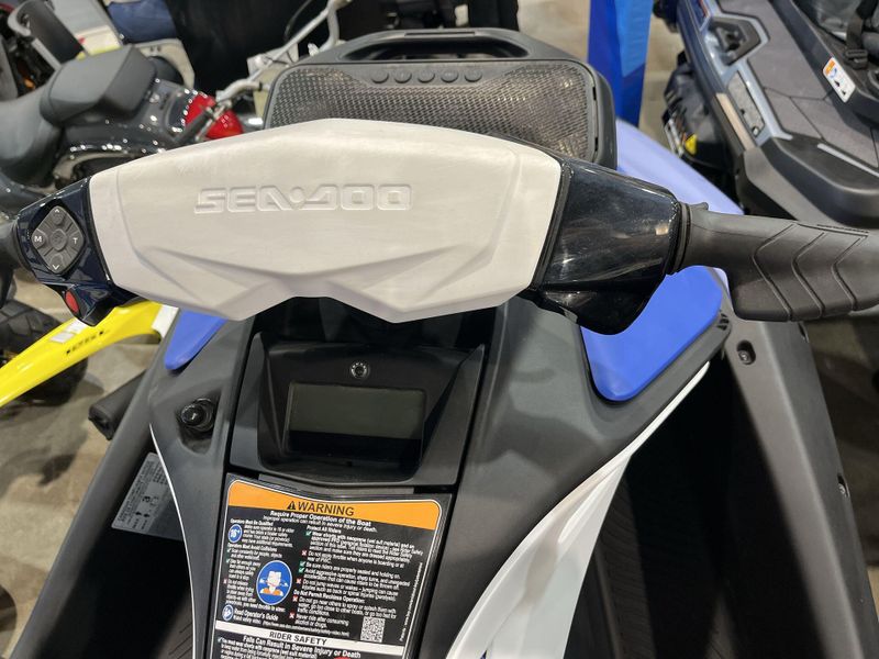 New 2025 Sea-Doo SPARK FOR 3 90 CONVENIENCE PACKAGE (SOUND SYSTEM) Image 15