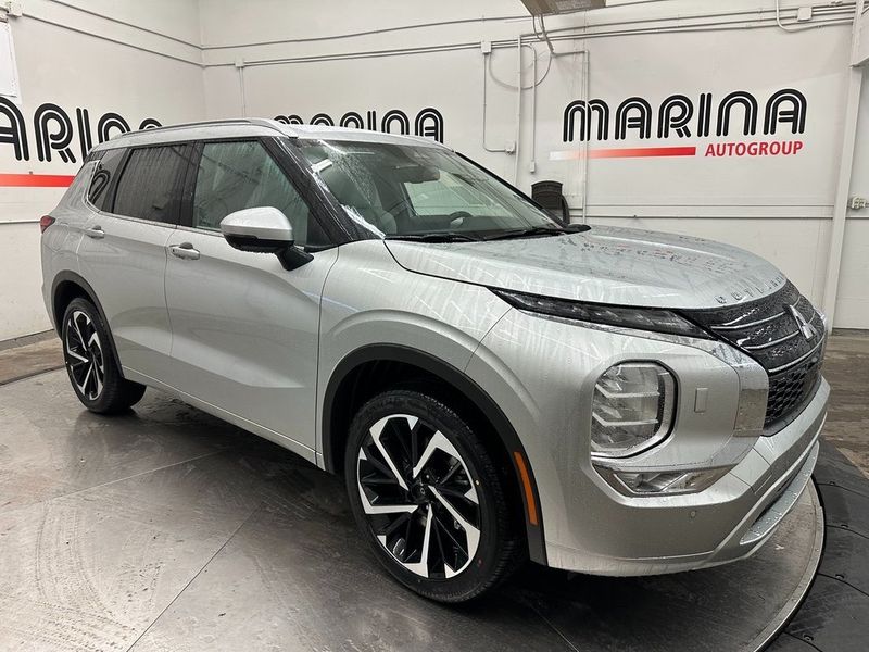 2024 Mitsubishi Outlander SEL in a Alloy Silver Metallic exterior color and 08ainterior. Marina Auto Group (855) 564-8688 marinaautogroup.com 