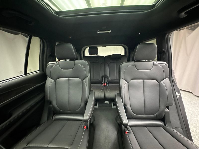 2025 Jeep Grand Cherokee L Limited 4x4Image 18