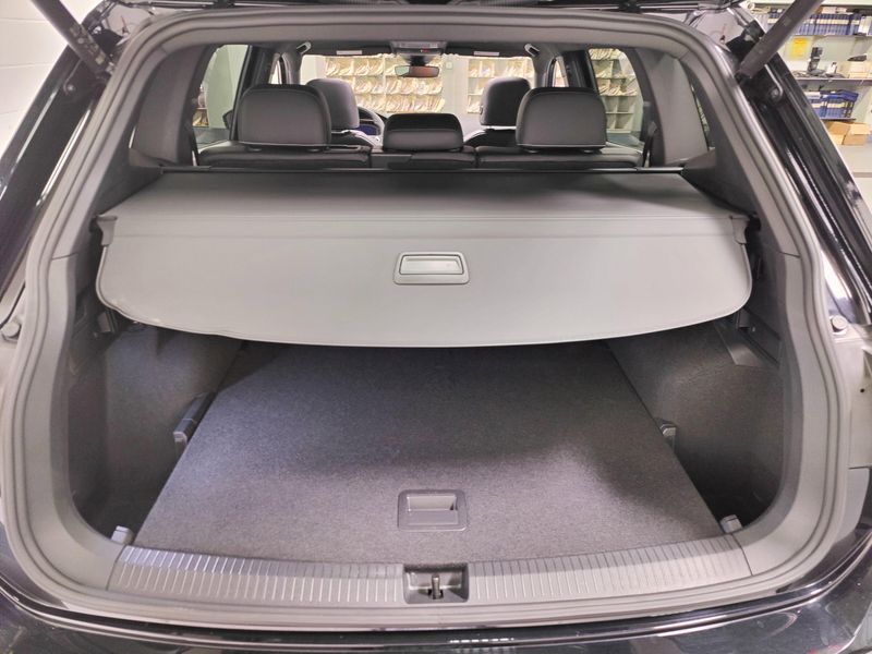 Used 2024 Volkswagen Tiguan AWD SEL R-Line w/Sunroof/navImage 18