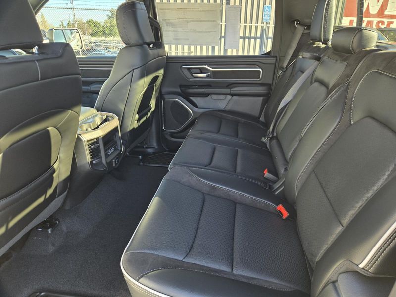 New 2026 RAM 1500 Laramie Crew Cab 4x2 5'7' Box