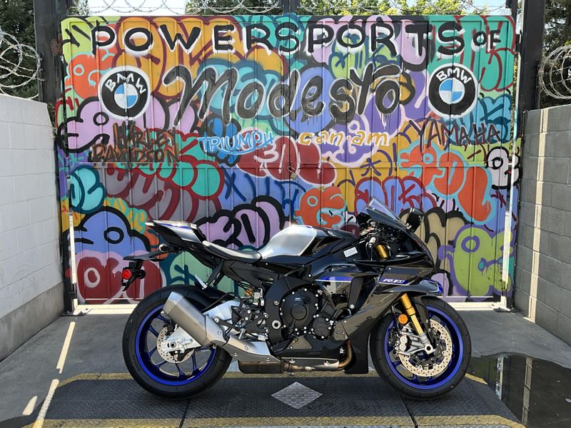 New 2026 Yamaha YZF-R1M Image 4