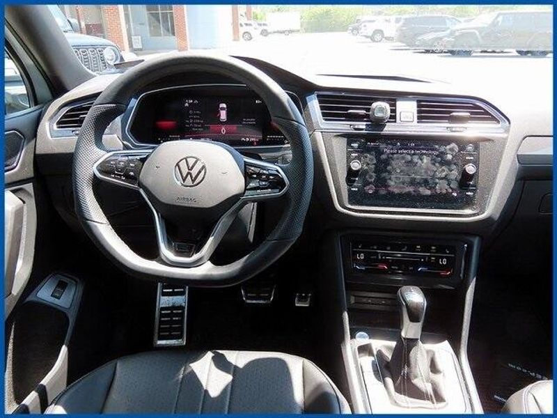 2022 Volkswagen Tiguan 2.0T SE R-Line BlackImage 11