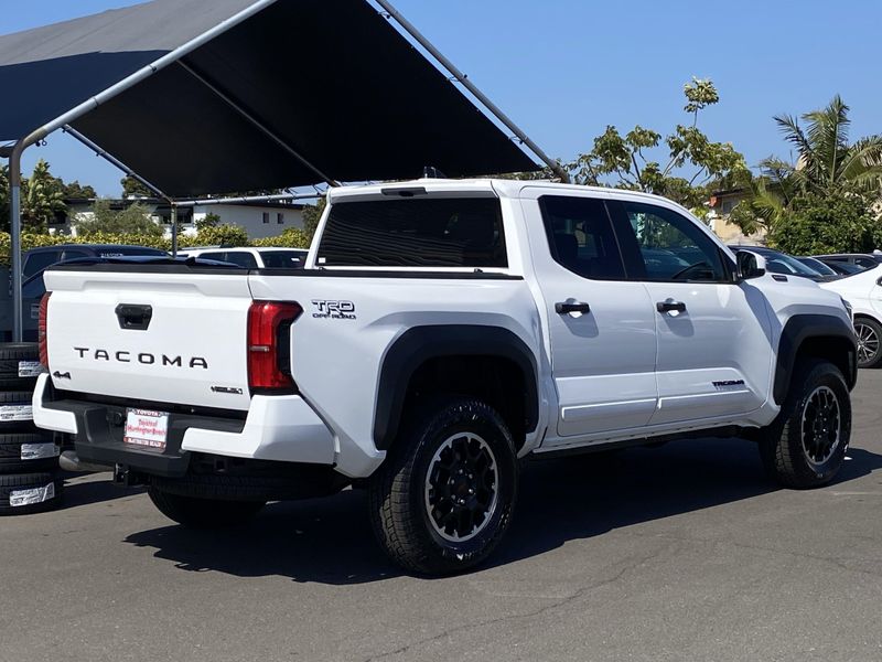 2025 Toyota Tacoma TRD Off Road HybridImage 2