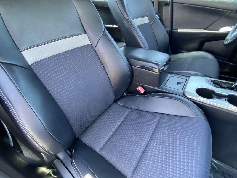 2012 Toyota Camry SEImage 12