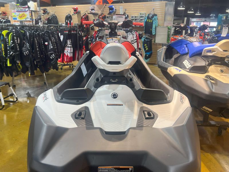 New 2025 Sea-Doo SPARK FOR 3 90 TRIXX (SOUND SYSTEM) Image 4