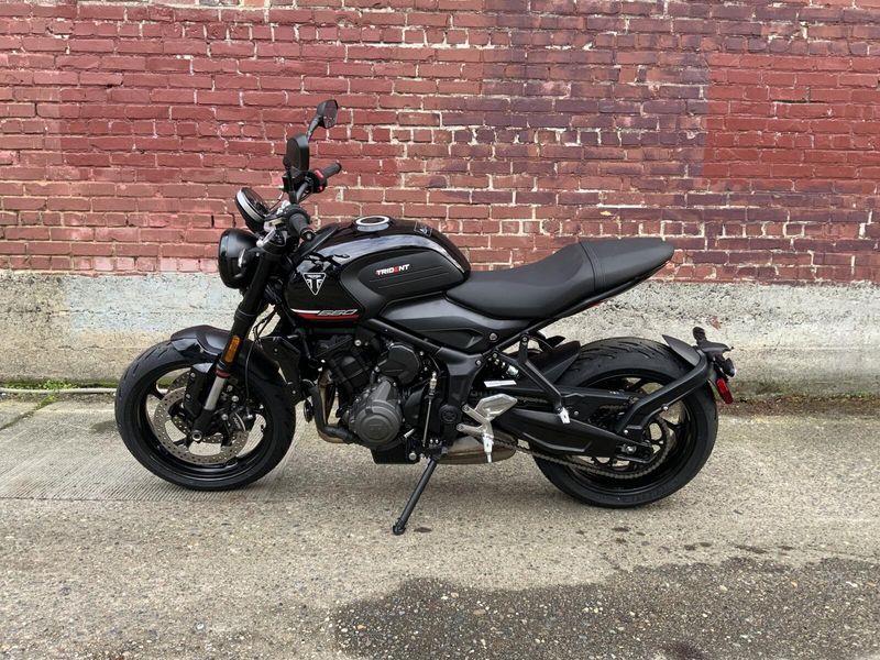 2025 Triumph TRIDENT 660