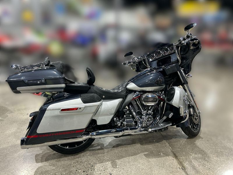 Used 2019 Harley-Davidson CVO STREET GLIDE Image 14