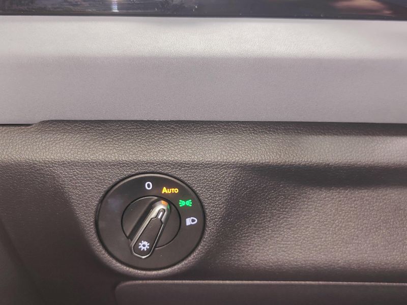 Used 2025 Volkswagen Jetta SE w/SunroofImage 23