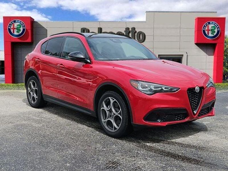 2025 Alfa Romeo Stelvio Sprint photo 3