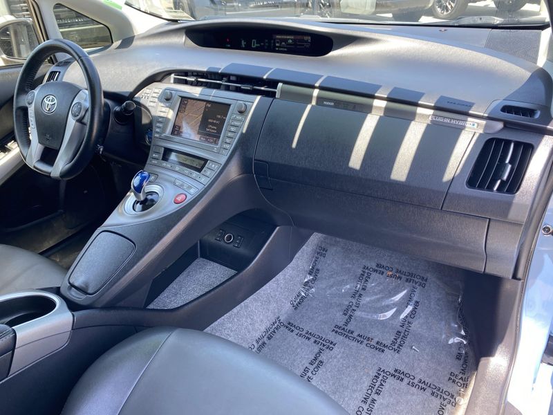 2014 Toyota Prius Plug-In AdvancedImage 11