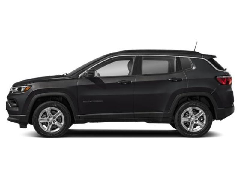 New 2026 Jeep Compass Latitude Altitude