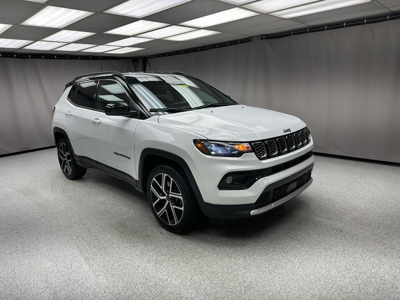 Used 2025 Jeep Compass LimitedImage 5