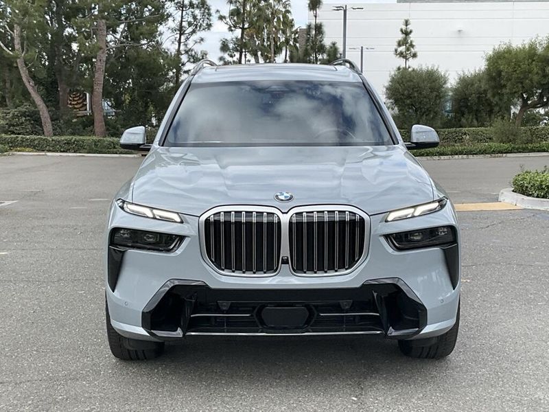 2025 BMW X7 xDrive40iImage 3