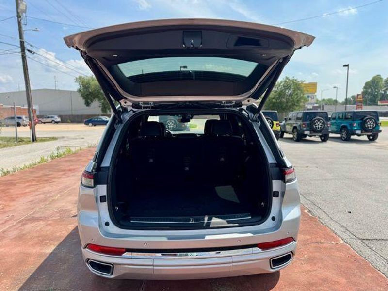 New 2025 Jeep Grand Cherokee Overland 4x4Image 7