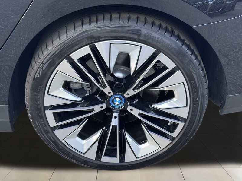 2025 BMW i5 xDrive40Image 17