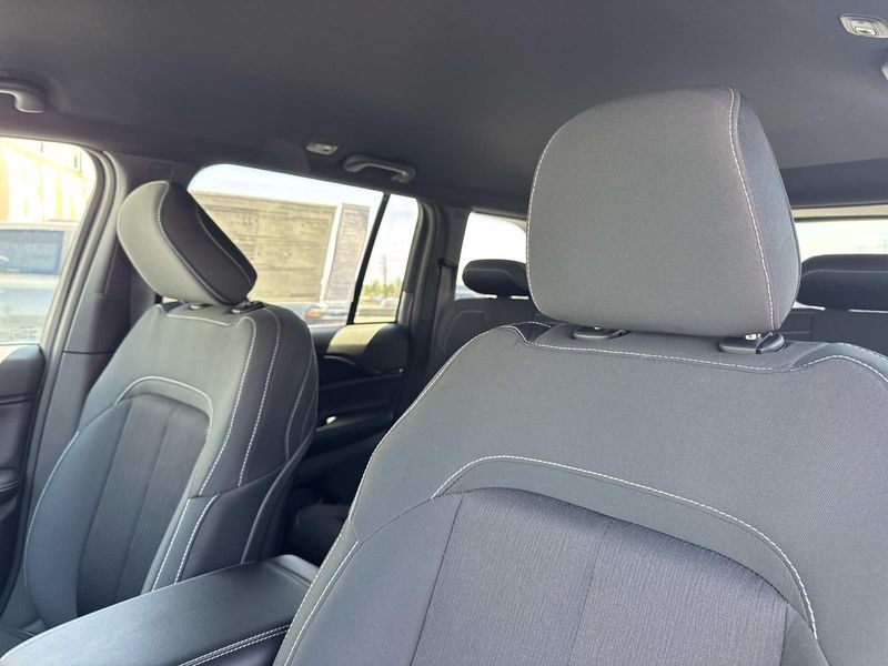New 2026 Jeep Grand Cherokee Laredo 4x2