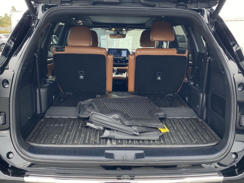 2022 Toyota Highlander PlatinumImage 15