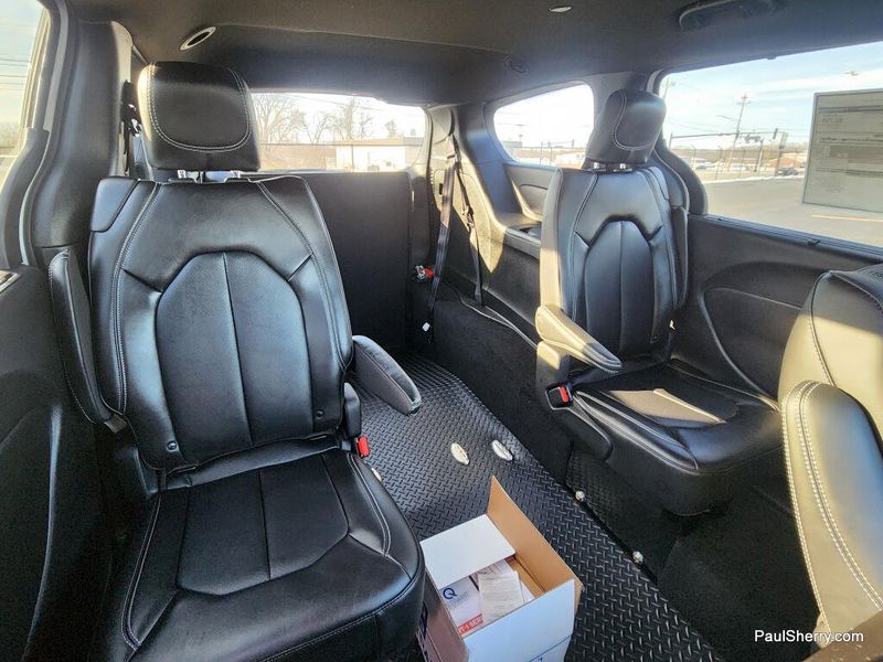 New 2026 Chrysler Voyager LX