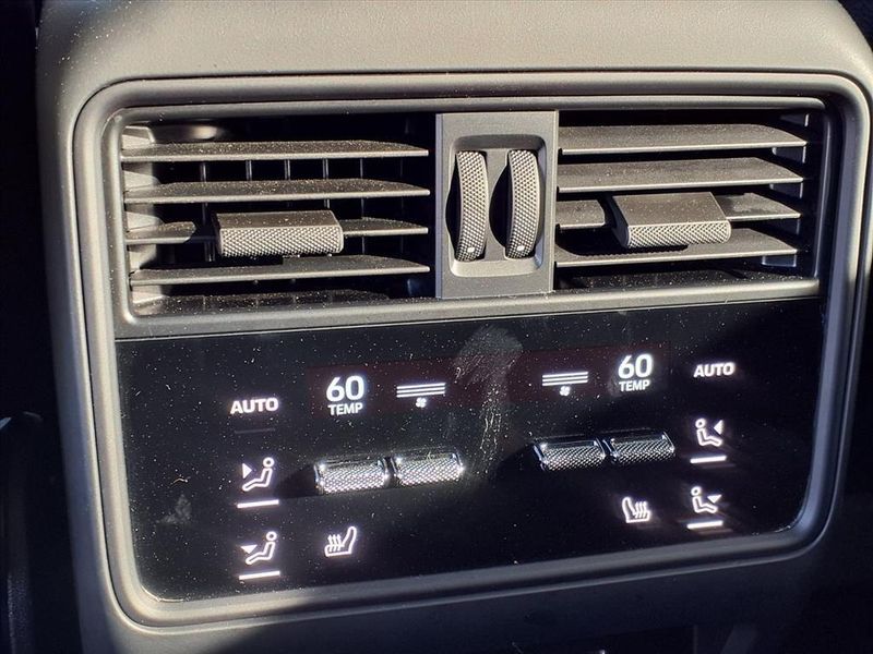 Used 2024 Porsche Cayenne Coupe BaseImage 13