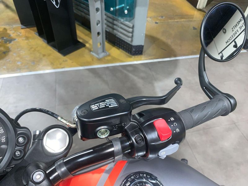 New 2025 Triumph BONNEVILLE BOBBER Image 17