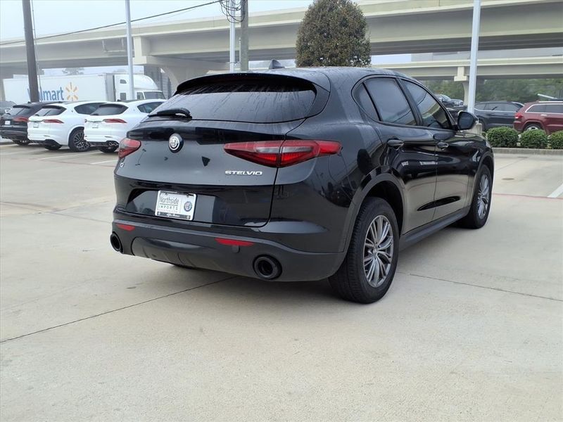 Used 2023 Alfa Romeo Stelvio SprintImage 2