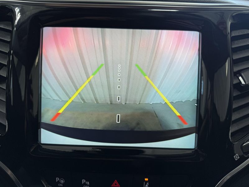 Used 2022 Jeep Cherokee LimitedImage 13