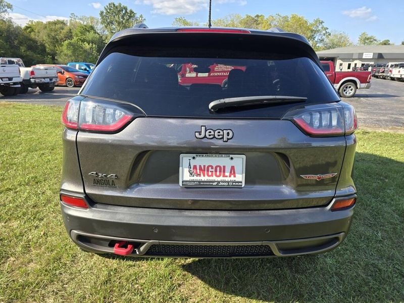 2021 Jeep Cherokee Trailhawk photo 2