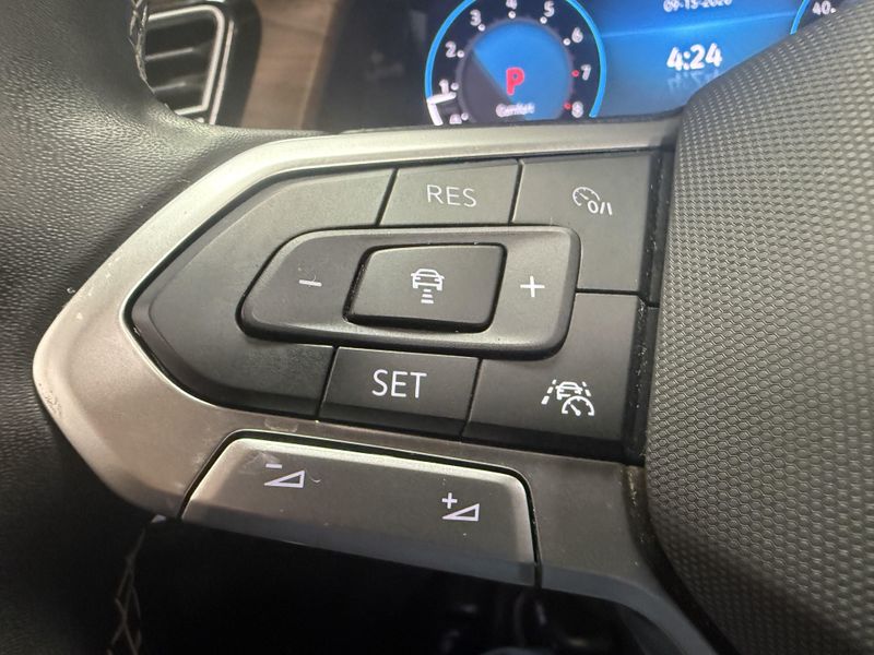 Used 2025 Volkswagen Atlas SE AWD w/Technology & SunroofImage 30