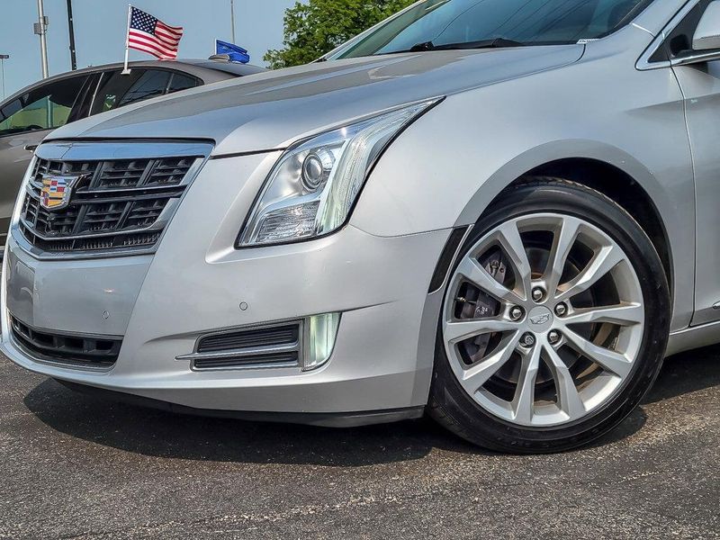 2016 Cadillac XTS Luxury photo 2