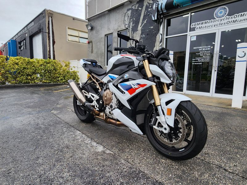 2022 BMW S 1000 R Image 9