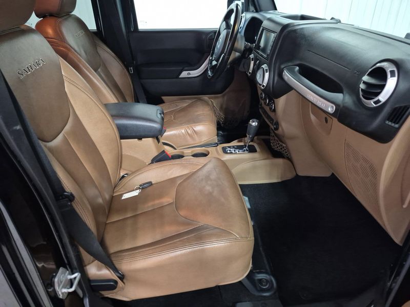 Used 2016 Jeep Wrangler Unlimited SaharaImage 11